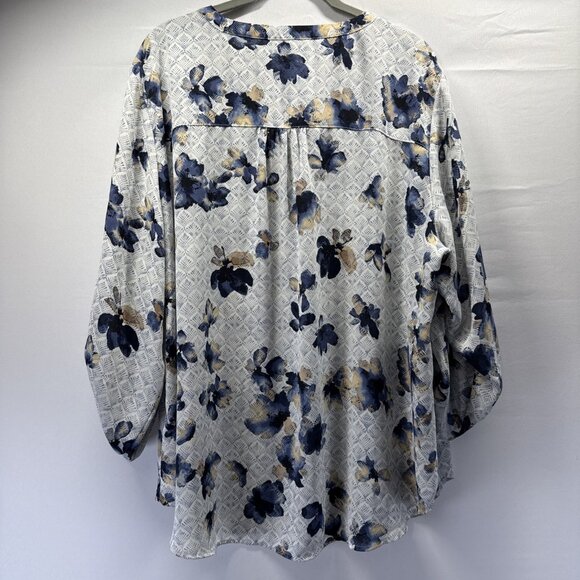 Maurices Women's Top Size 1X Blue Floral 3/4 Sleeve Popover V Neck Button Accent - Picture 4 of 9